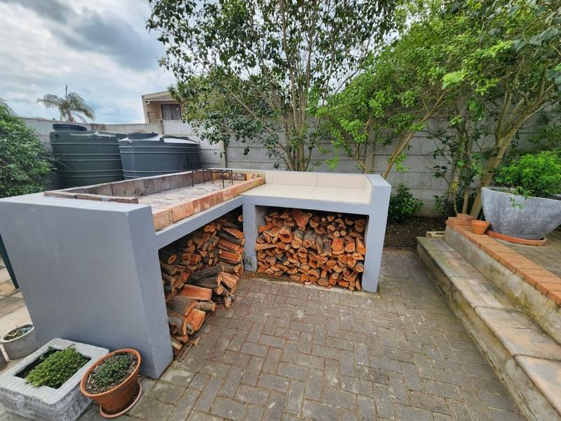 4 Bedroom Property for Sale in Bergzicht Western Cape